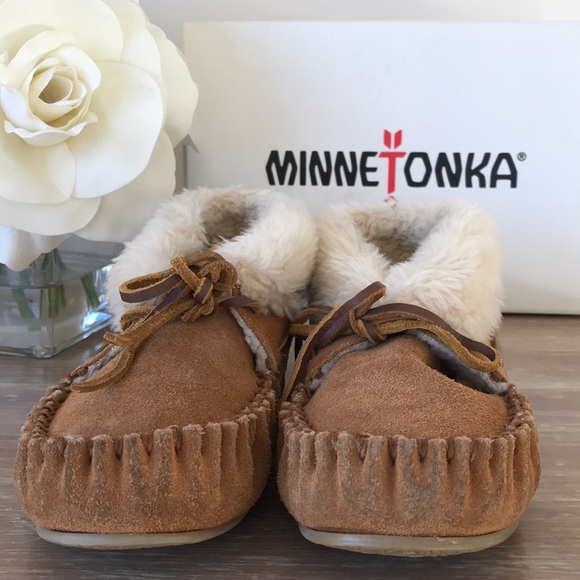 Minnetonka Slippers - Picture 4 of 6